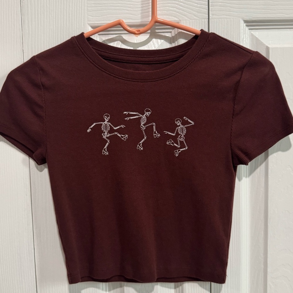 Aeropostale baby tee. Brown. Small. With skeletons.